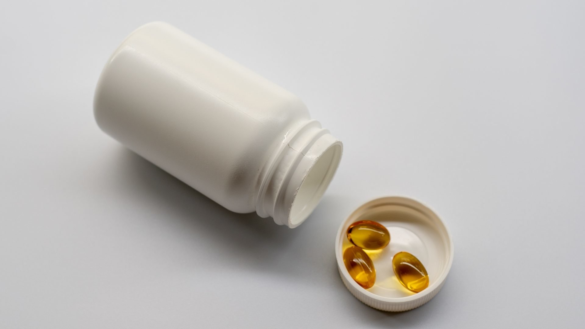 プラボトルに入ったソフトカプセルの写真。押すと機能性表示食品のページに行く。